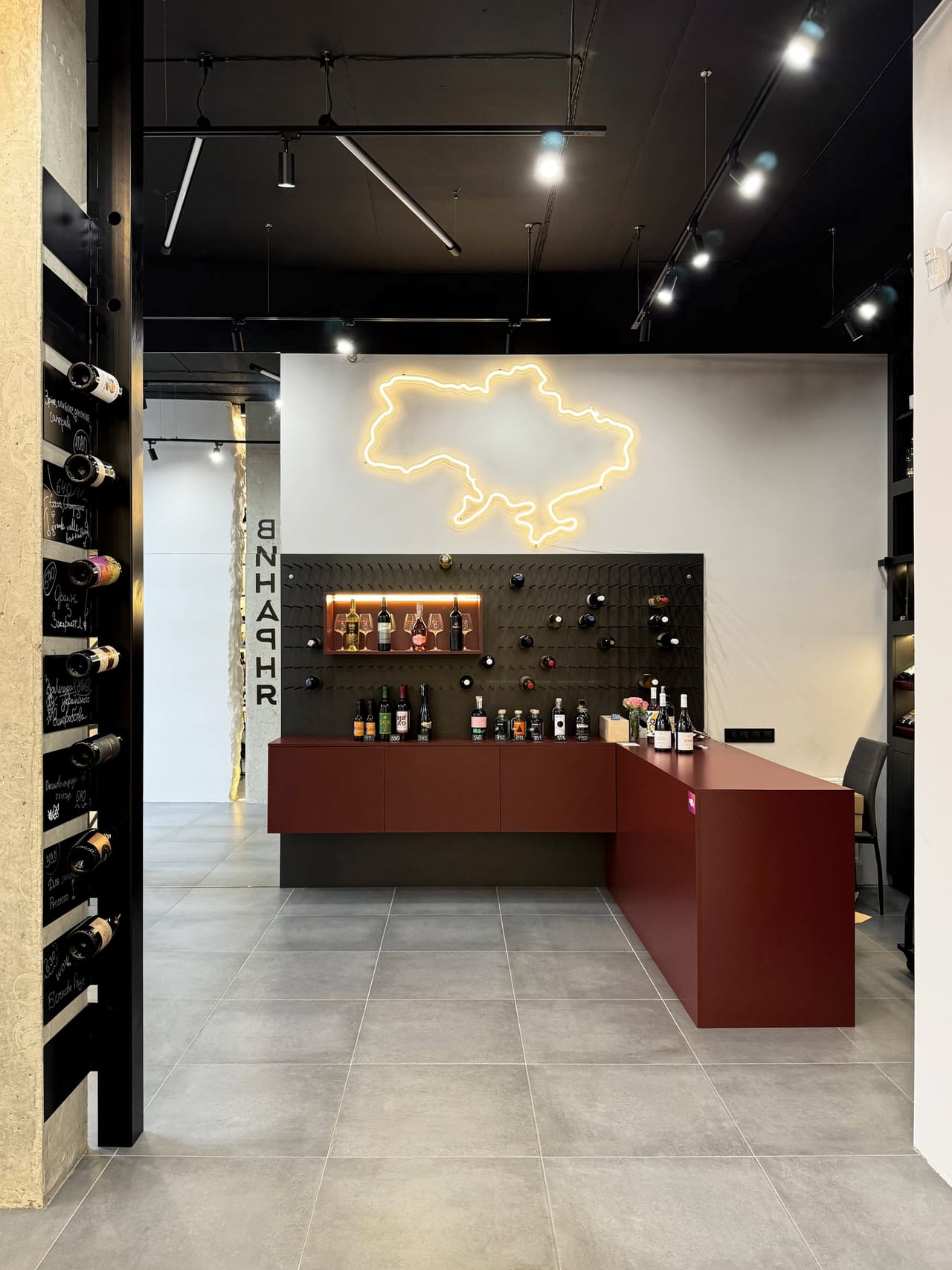 Wine store — photo 8