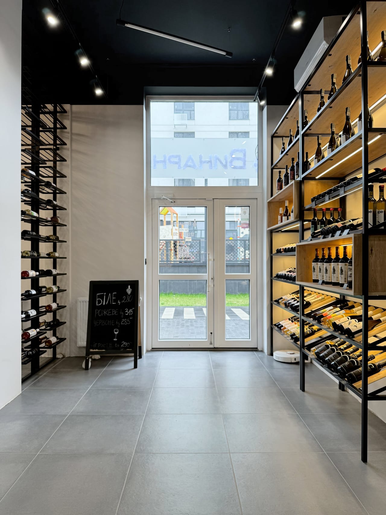 Wine store — photo 10
