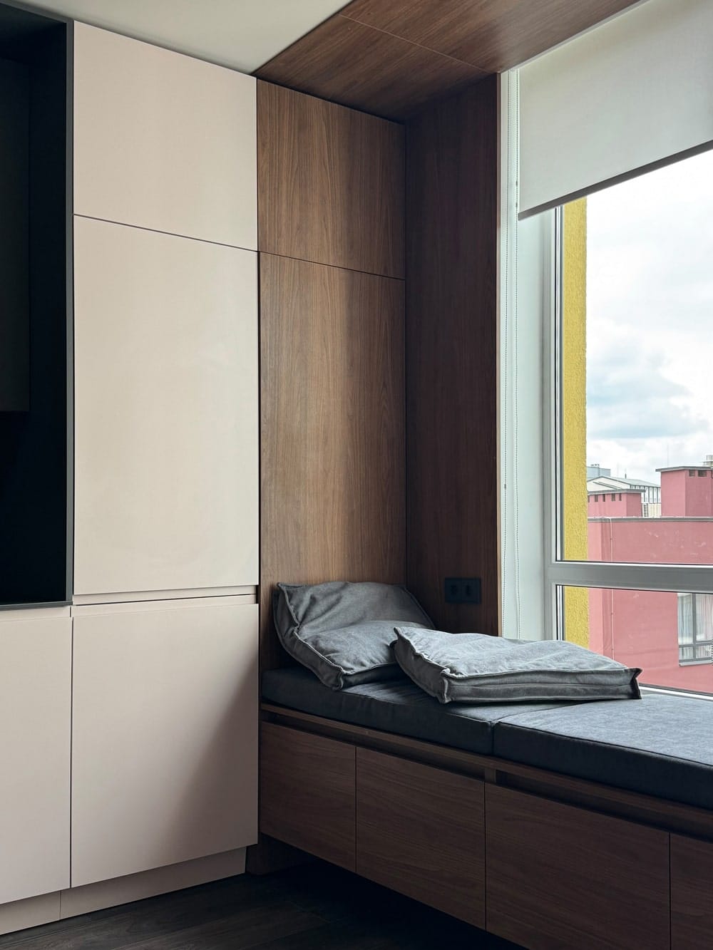 Solenne apartment — kitchen, wall panelling and built-ins — 1