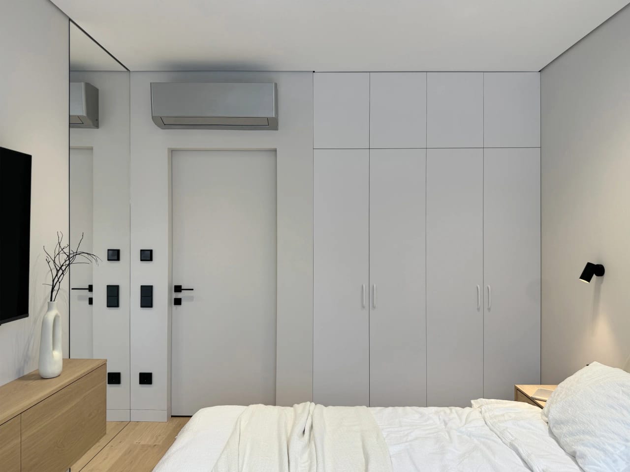 Orelle apartment — oak kitchen, island and built-ins — 2