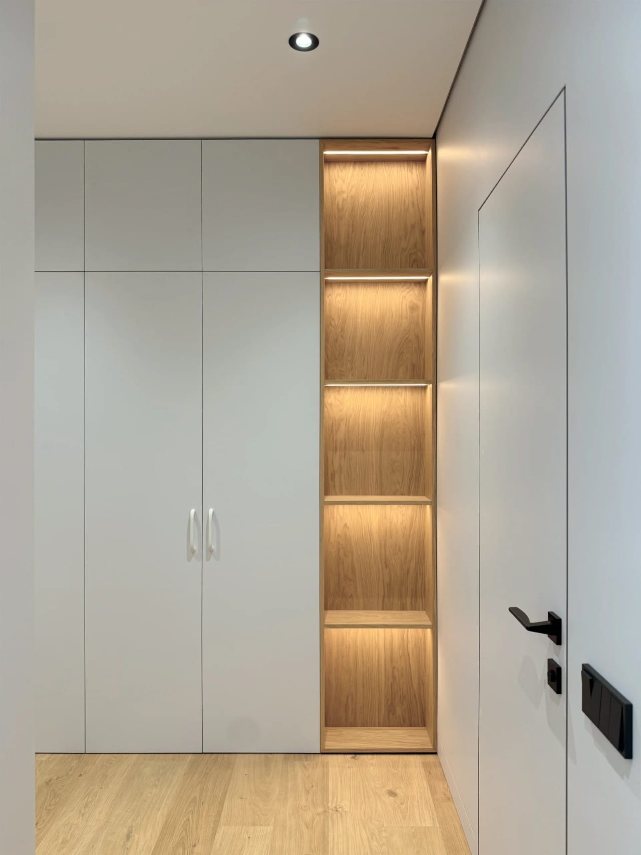 Orelle apartment — oak kitchen, island and built-ins — 1